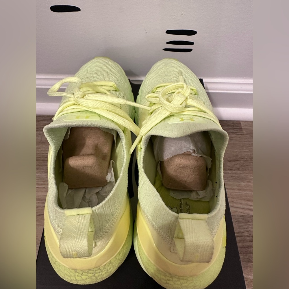 Women’s Under Armour shoes, size 7.5 - Picture 6 of 9